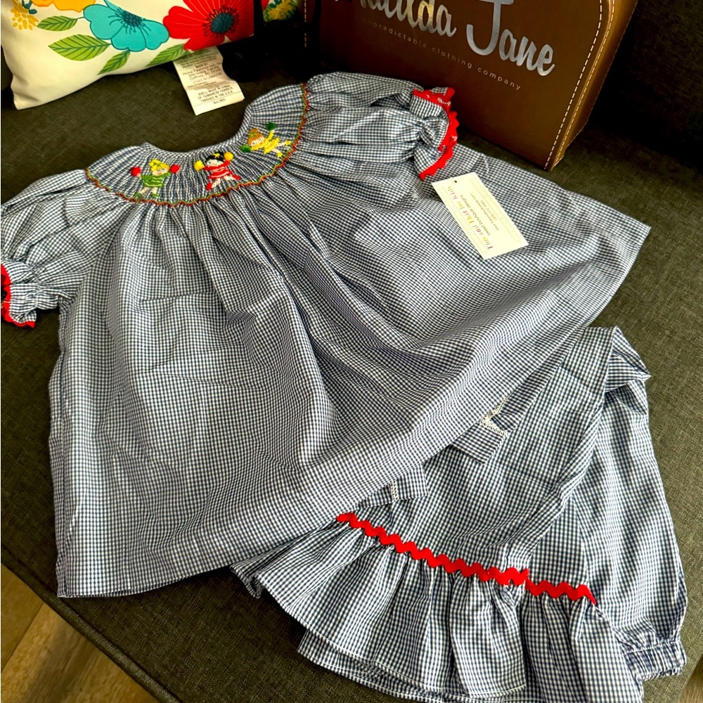 This and That Boutique Smocked Cheerleader Pants Set Size 2T NWT